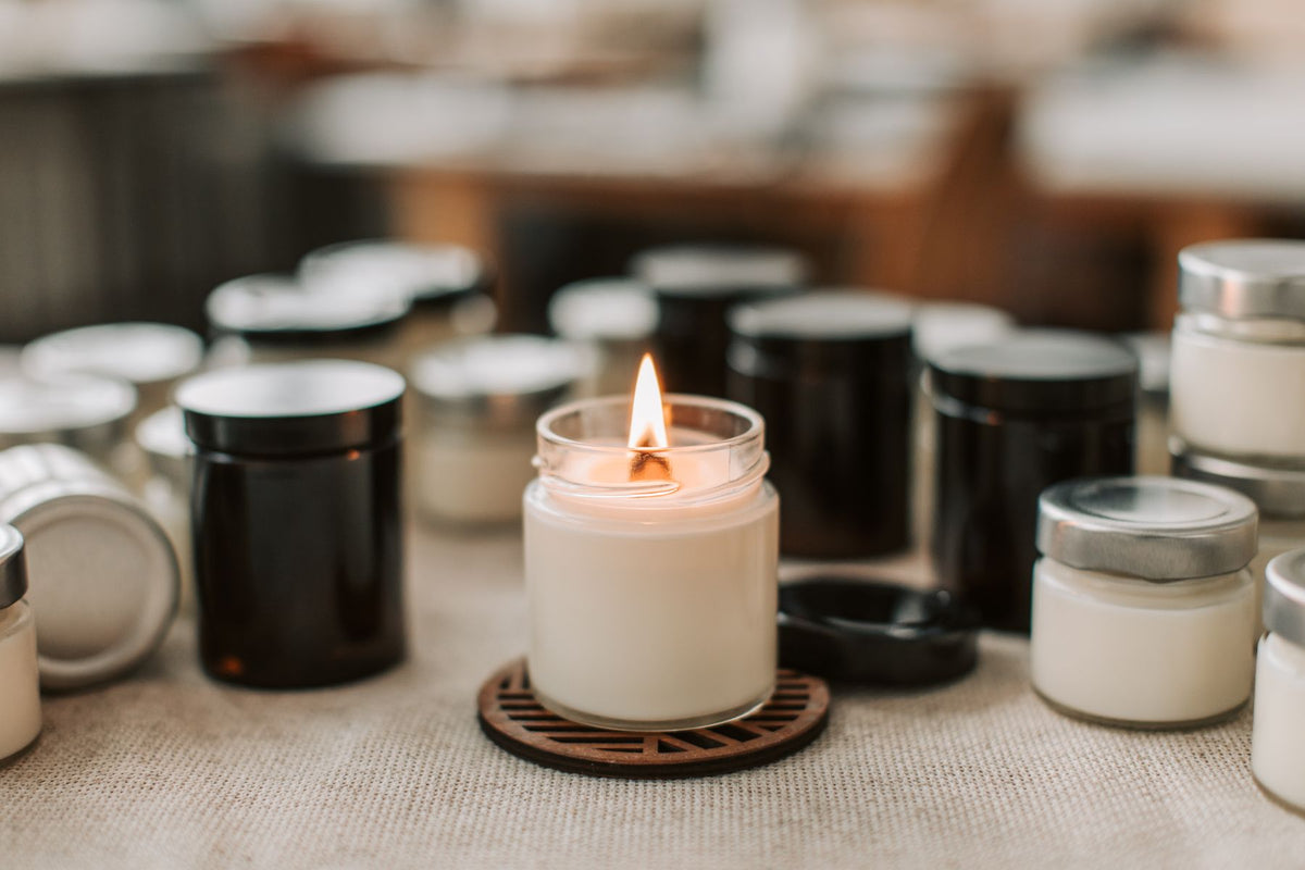 Velas artesanales encendidas